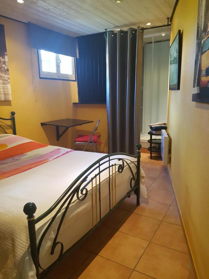 Chambre D'Hotes Le Cypres Bleu Roussillon  Eksteriør bilde